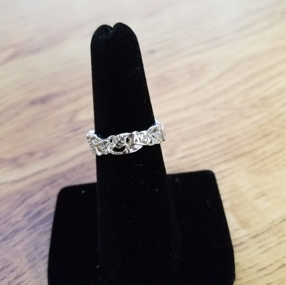 4/$12 NWOT Women's Size 6.5-7 Silver Floral Ring - Picture 9 of 9